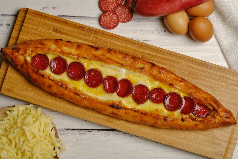 Kaşar Sucuklu Pide